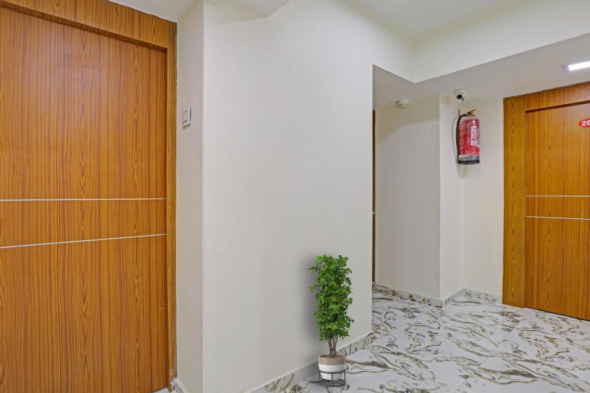 Capital O Bhavya Villa 아흐메다바드 외부 사진